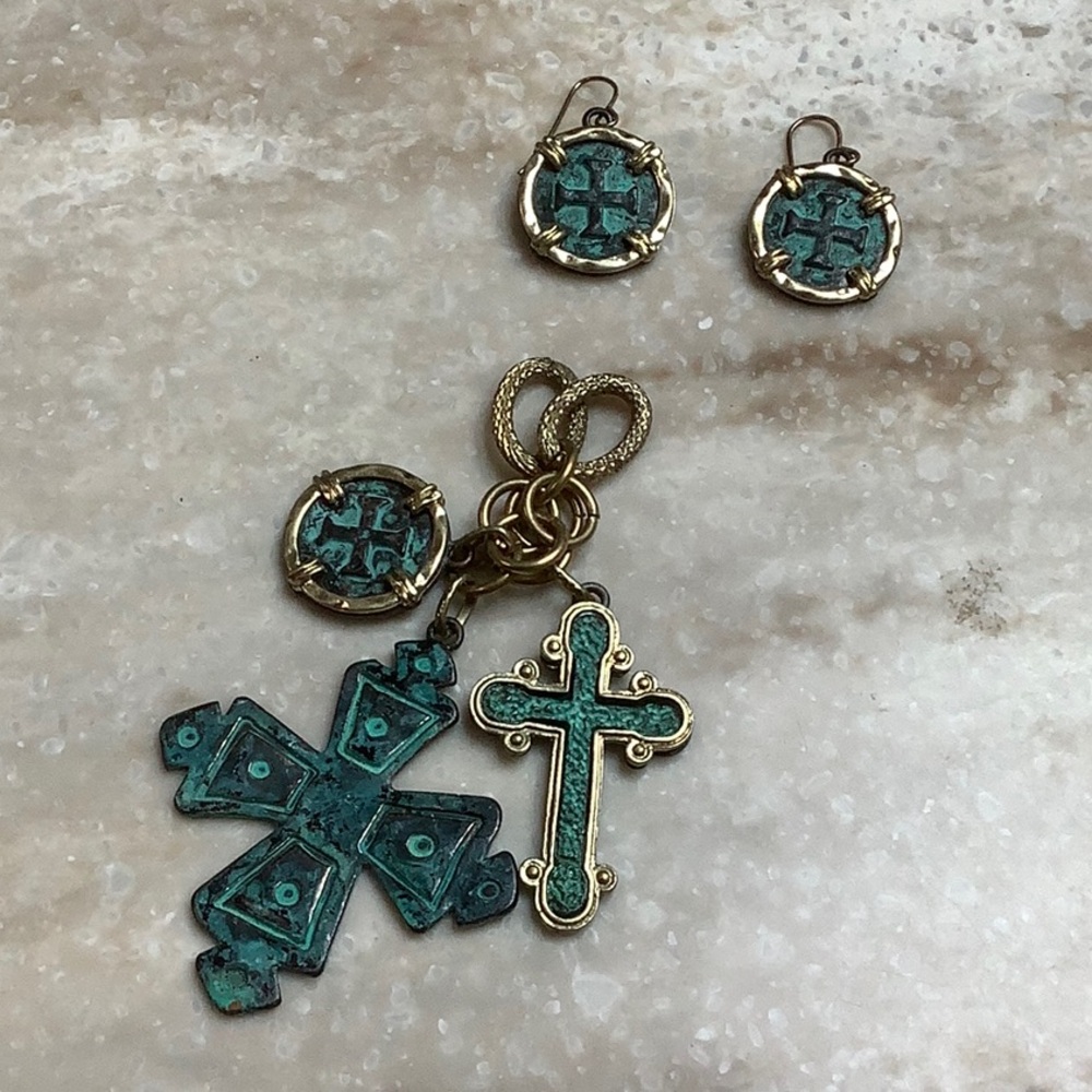 😍Turquoise Patina Cross Charms Pendant and Earrings Set😍 NWOT